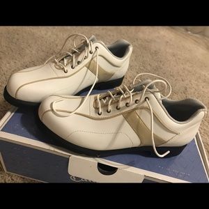 Ladies Callaway waterproof golf shoes